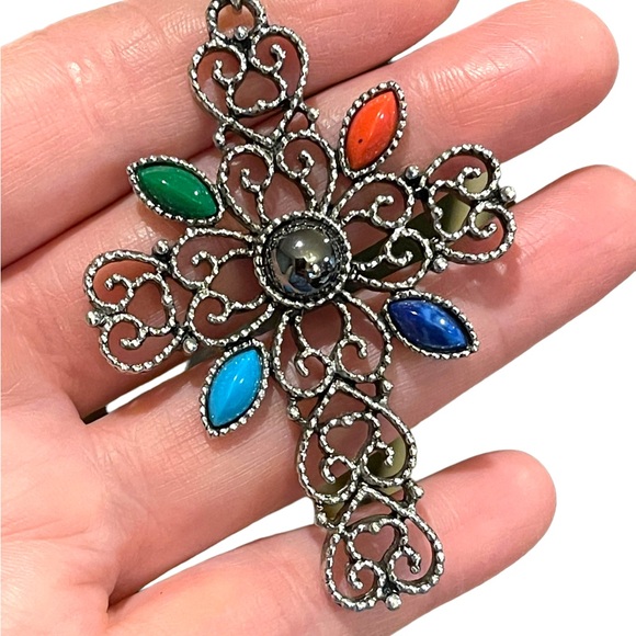 Vintage 1970s Avone silver finish faux stone ornate filagree cross necklace - Picture 6 of 6